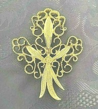 Vintage Gerry&#39;s Gold Tone Ornate Filigree Signed Floral Collectible Pin Broch - £7.21 GBP