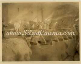 Die Nibelungen: Siegfried U.S. 8x10 #23 Soldiers On Drawbridge Fritz Lang (1924) - £99.91 GBP