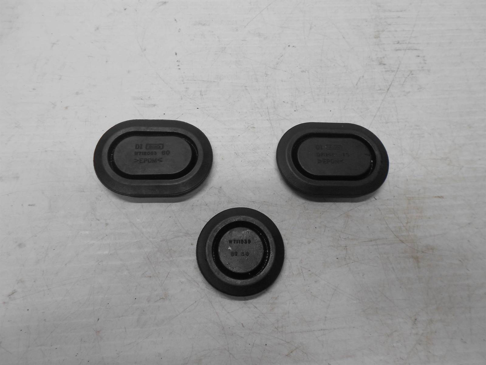 03-06 CADILLAC ESCALADE rubber body plug fits more than one vehicle - $14.95