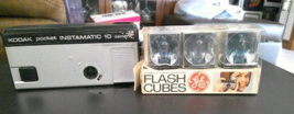 Vintage Kodak Pocket Instamatic 10 Camera &amp; Box of 3 Flash Cubes - £17.38 GBP