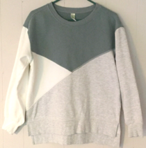 Green Tea sweatshirt size M women long sleeve green, white &amp; gray, color... - £8.11 GBP