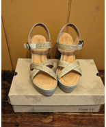 NIB BORN Estefania 4.5&quot; Platform Wedge Sandals Leather Wrapped Size 10 Gray - $62.70