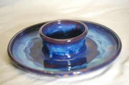 Stoneware Chip &amp; Dip Bowl Art Pottery Cobalt Blue Drip Glaze Signed - £39.56 GBP
