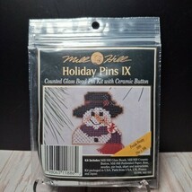 New Mill Hill Holiday Pins IX FREIDA FROSTY H86 Vintage Counted Glass Be... - $16.95 New Mill Hill Holiday Pins IX FREIDA FROSTY H86 Vintage Counted Glass Be... - $16.95