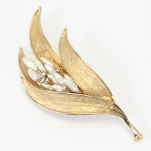 Brooch Gold Tone Leaf Faux Baroque Pearls Crystal Rhinestones  Estate Jewelry - £12.45 GBP