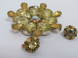 Avon Green &amp; Heart Border Earrings &amp; 2-1/4&quot; Brooch Tear Drop Antique Yellow Set - £15.78 GBP