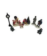 MERVYN&#39;S VINTAGE VILLAGE SQUARE FIGURINES Set of 5 Plus 2 Trees &amp; 1 Stre... - €36,96 EUR