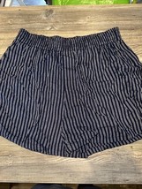 Treasure &amp; Bond Women&#39;s Elastic Waist Navy Blue Stripe Shorts. Front Poc... - $15.83