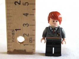 LEGO Ron Weasley Minifig Gryffindor Sweater Uniform from Hagrid&#39;s Hut Set (4738) - £7.80 GBP