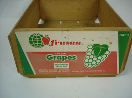 Vintage &quot;Frusan Thompson Grapes&quot; Produce Crate With Bright Graphics Chilean - $19.37