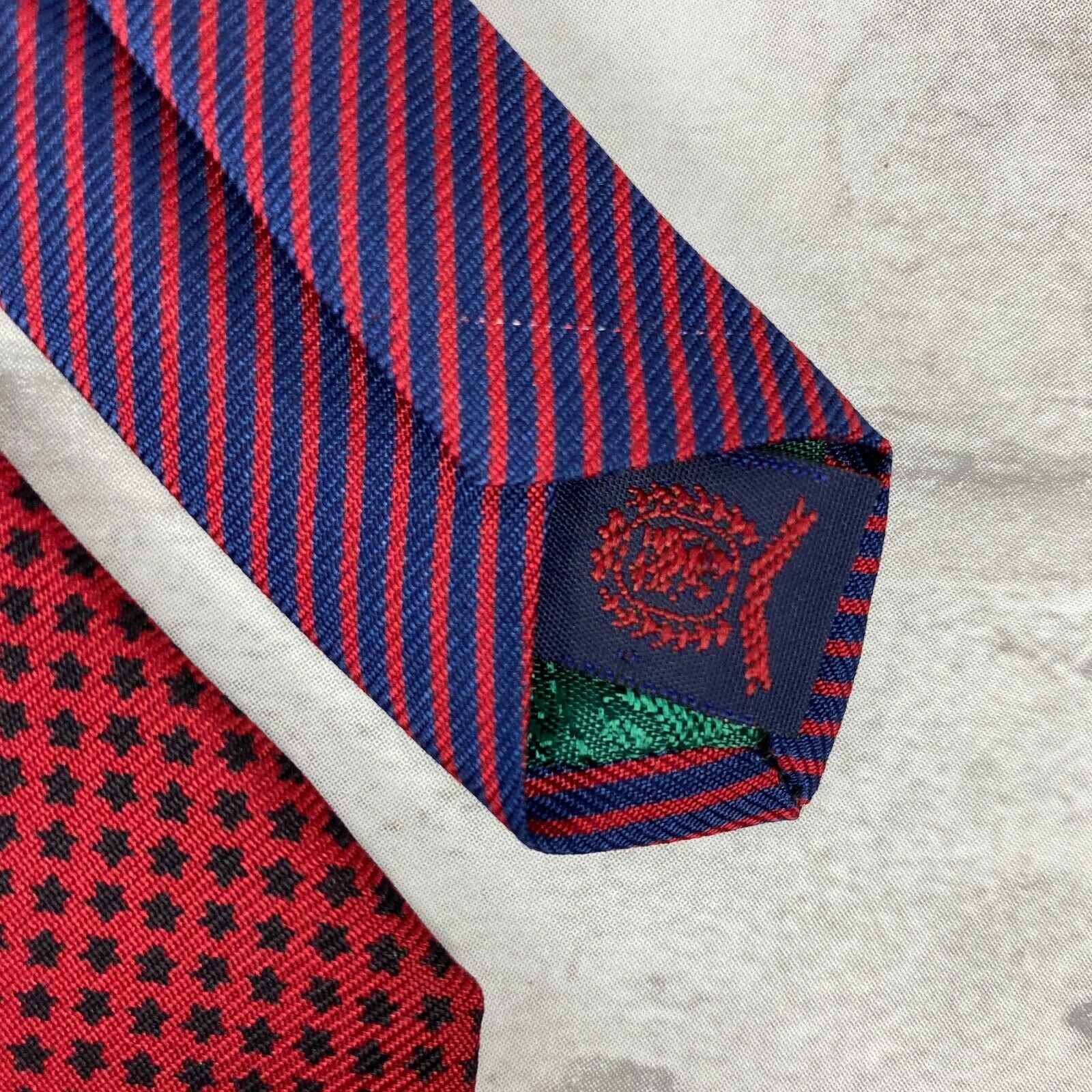 Tommy Hilfiger 100% Silk Necktie Two Tone Red Navy Blue 59 Inches Item image 3