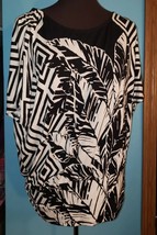 Chico&#39;s Stretchy Abstract Leaf Print Top Black/White Short Sleeve Size 0 Small - £13.47 GBP