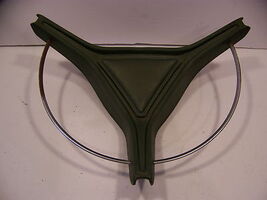 1969 CHRYSLER STEERING WHEEL HORN RING GREEN OEM NEW YORKER TOWN &amp; COUNTRY - $95.30 CAD