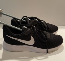 Women&#39;s Nike Tanjun Shoes Sneakers Size 7.5 Black White 812655-011 - £30.81 GBP