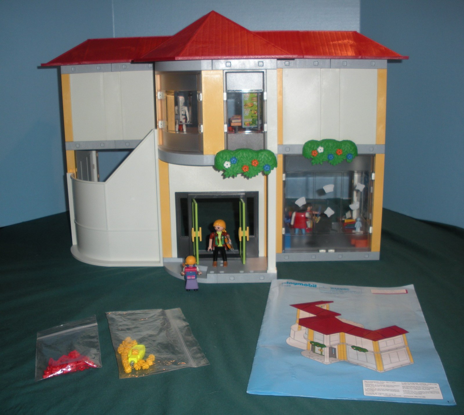 Playmobil Furnished School Building, Multicolor