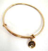 Gold Metal Wire Bangle Bracelet with Engraved Heart Charm - £4.74 GBP