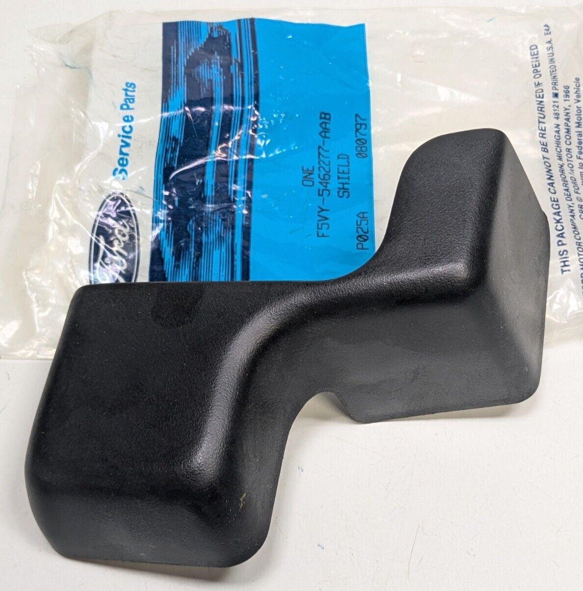 FORD 1995-02 LINCOLN CONTINENTAL SEAT TRACK SHIELD DRIVER SIDE OUTBOARD ... - $22.76