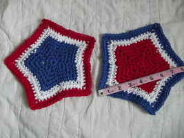 SET OF 2 HAND CROCHETED DISH CLOTHS RED WHITE BLUE STARS CLEAN WASH CLOTH - £7.17 GBP