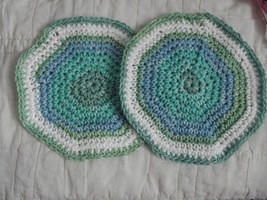 SET OF 2 HAND CROCHETED DISH CLOTHS MULTI GREENS  AND  WHITE WASH CLEAN - £6.27 GBP