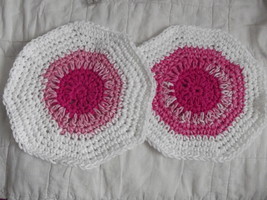 SET OF 2 HAND CROCHETED DISH CLOTHS PINK VARIGATED AND  WHITE WASH CLEAN - £6.32 GBP