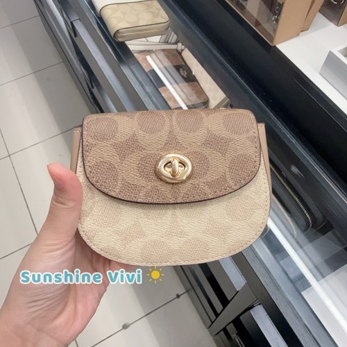 NWT Coach Turnlock Card Case In Blocked Signature Canvas CZ474 Gold/Sand... - $118.00