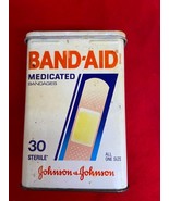 1989 Johnson &amp; Johnson Advertising Metal Medicated Band-Aids 30 Ct Box USA - $130.76 MXN