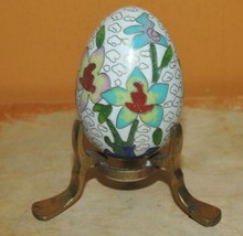 Cloisonné Egg 2.5+ Stand Cloisonne Floral White Enamel Brass China Vintage - $22.49