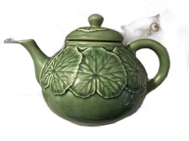 BORDALLO PINHEIRO GREEN MAJOLICA  TEAPOT With LEAVES  MADE IN PORTUGAL - $50.00