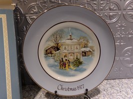 Carollers in the Snow Christmas 1977 Avon Plate by Enoch Wedgwood w/ Box - $18.01