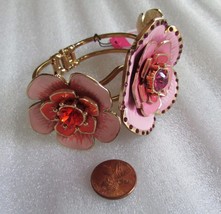 Betsey Johnson Bracelet Hinged Bangle Flowers NEW - $84.15