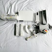 Nintendo Wii Bundle With 4 Games 2 Controllers RVL-001 Power Cable A/V C... - $99.00