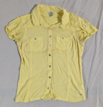 GUESS WOMEN&#39;S YELLOW BUTTON UP FRONT SHORT SLEEVE SHIRT SIZE MEDIUM FASH... - £12.56 GBP