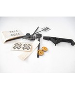 HO TRAINS -  MIXED PARTS/WHEELS/GATE ETC  INCOMPLETE - SEE PICS - NEW - HB2 - €2,66 EUR