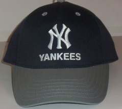 NWT NY YANKEES NAVY BLUE W/ GRAY NOVELTY BASEBALL HAT  - ADJUSTABLE - £14.87 GBP