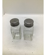 Vintage Clear Glass Screw Top Salt And Pepper Shakers - $11.39