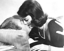 Love With A Proper Stranger 1963 Natalie Wood kisses Steve McQueen 4x6 photo - £4.68 GBP