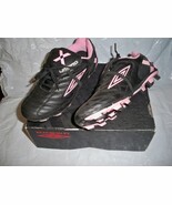 WOMEN&#39;S UMBRO CORSICA FORCE SOCCER CLEATS SHOES BLACK/PINK NEW $68 SIZE 6 - $931.14 MXN