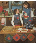 Vtg Christmas Place Mats Napkins Potholders Tabards Aprons Gift Bags Sew... - $13.99