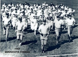 1961 MINNESOTA VIKINGS 8X10 TEAM PHOTO FOOTBALL PICTURE NFL - $4.94