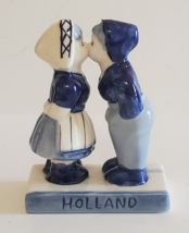 Delfts Blue Hand Painted Kissing Boy And Girl Dutch Holland Figurine 4.5 in - £11.86 GBP