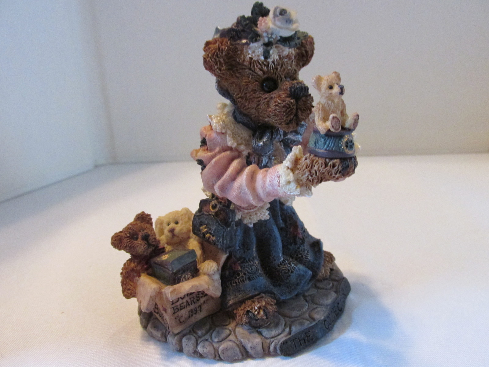 Primary image for Vintage Boyds Bears & Friends Figurine "The Collector", 1998, No Wear