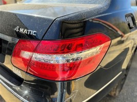 2010 Mercedes E350 OEM Right Rear Tail Light Quarter Panel Mounted Sedan  - £267.53 GBP