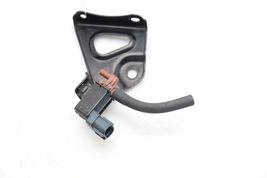 00-02 TOYOTA CELICA VACUUM SWITCH VALVE E2313 image 2