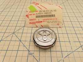 Toyota 42603-AB020 Hub Center Cap Chrome - €25,56 EUR