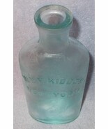 Wm F Kidder New York Antique Embossed Aqua Medicine Cork Top Bottle - $224.01 MXN