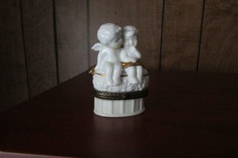 ceramic trinket box w/love angels sitting on top, open to find &#39;x&#39; &amp; &#39;o&#39; inside - £7.12 GBP