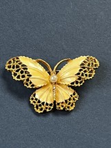 Vintage BSK Signed Cream Enamel BUTTERFLY w Lacey Goldtone Edges Faux Pearl &amp; - £10.46 GBP
