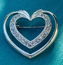 Napier vintage rhinestone double heart brooch, silver-tone open heart pi... - $294.67 MXN