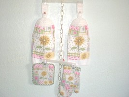 NeW 4 pc Kitchen Set, 2 hanging crochet top towels and pot holders flowers - £8.68 GBP