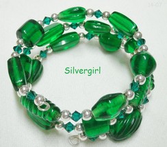 Emerald Green Silver Plate Glass Memory Wire Wrap Bracelet - £15.80 GBP